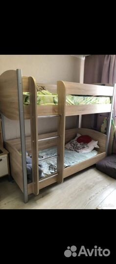 Двухъярусная кровать