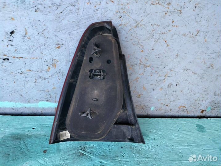 Задний правый фонарь Renault Logan 1