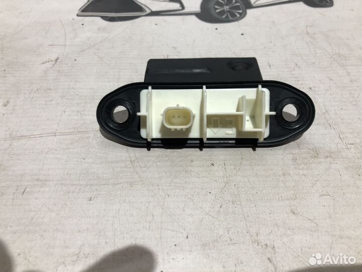 Кнопка открывания крышки багажника Lexus Nx