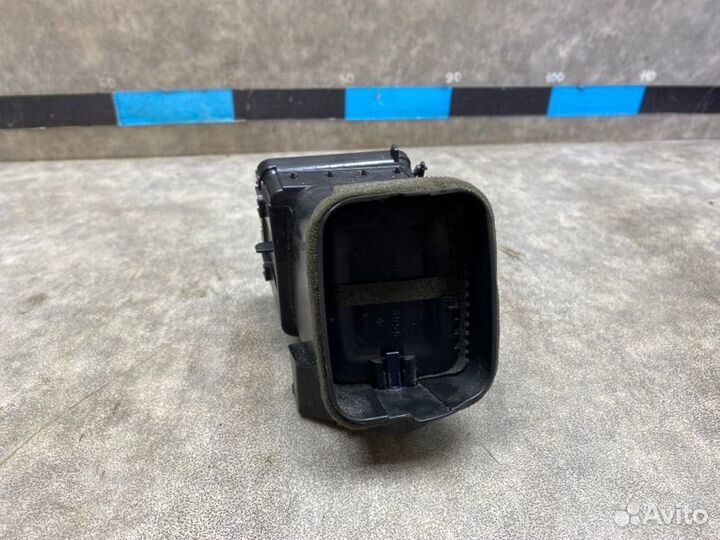 Дефлектор воздуховода правый Toyota Corolla E140