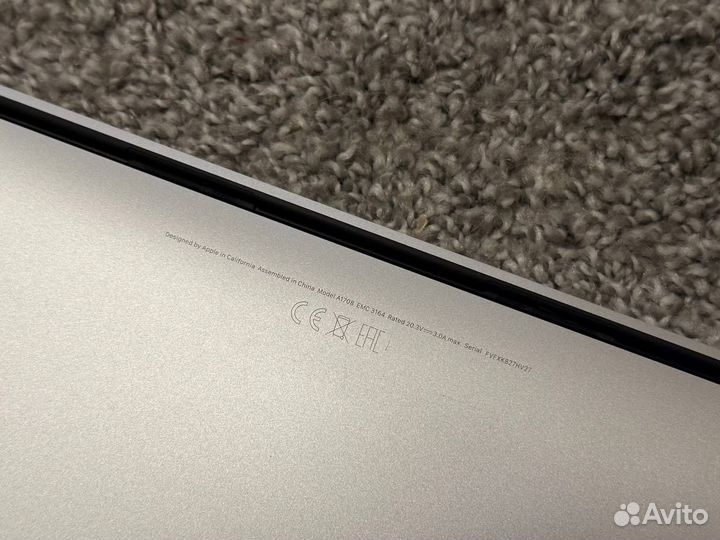 Apple macbook pro 2017 8/128 GB