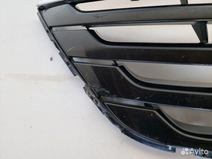 Решетка в бампер верхняя передняя Toyota Camry V45