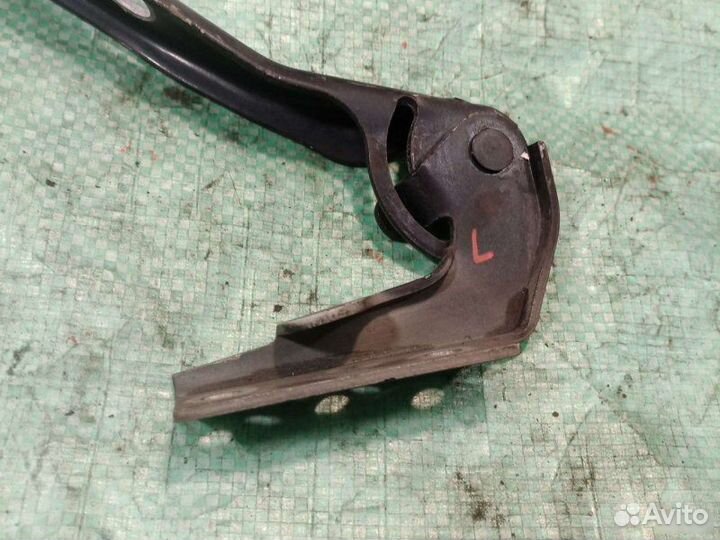 Петля капота левая Audi A4 B5