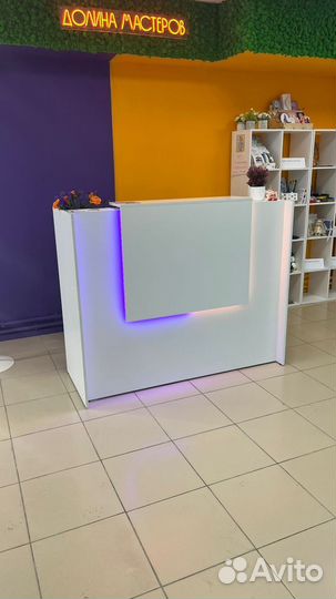 Стойка ресепшн