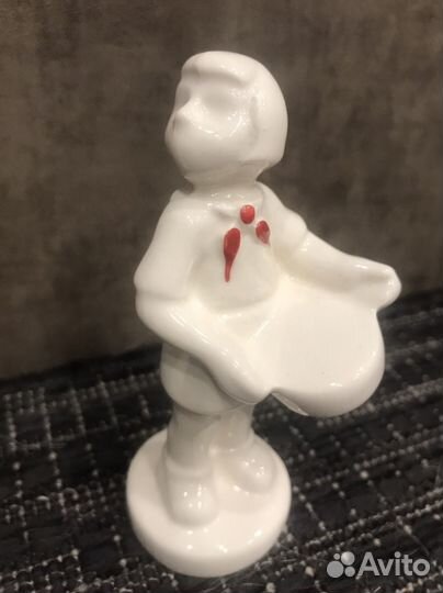 Статуэтки фарфоровые Пионеры