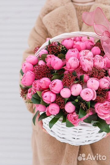Шикарная корзина из куст.пионовидной розы Сильва