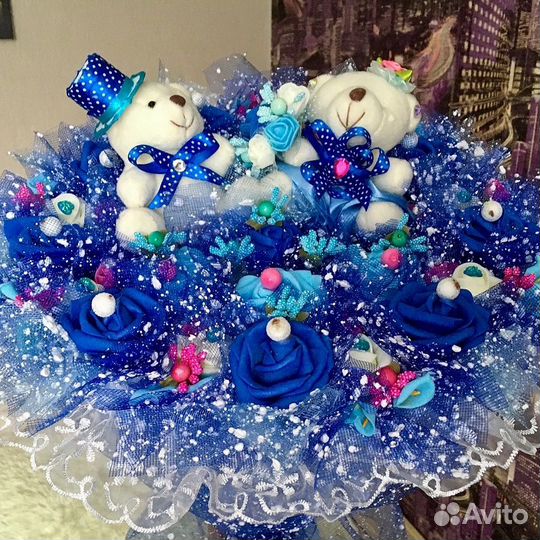 Букеты из роз и игрушек