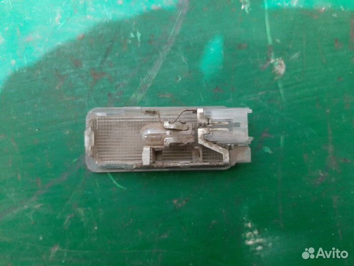 Плафон подсветки багажника задний Citroen C4