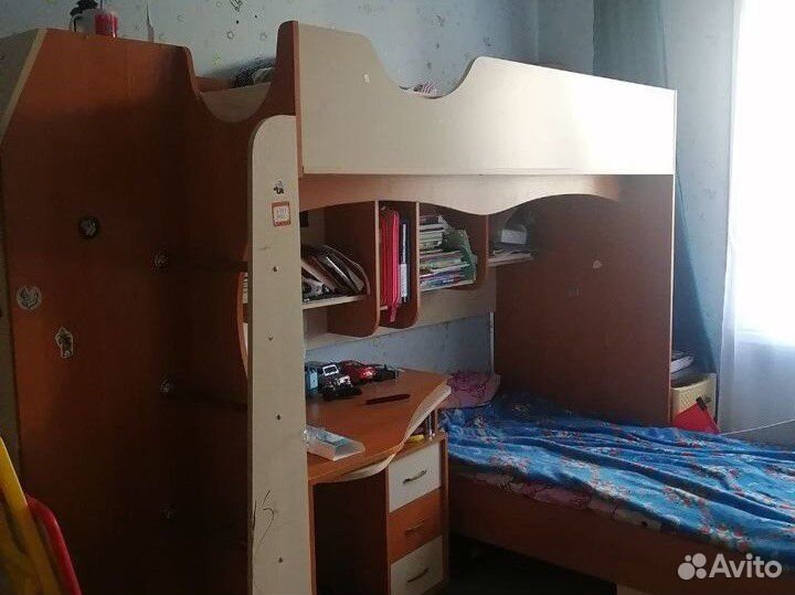 Двухъярусная кровать со шкафом и столом