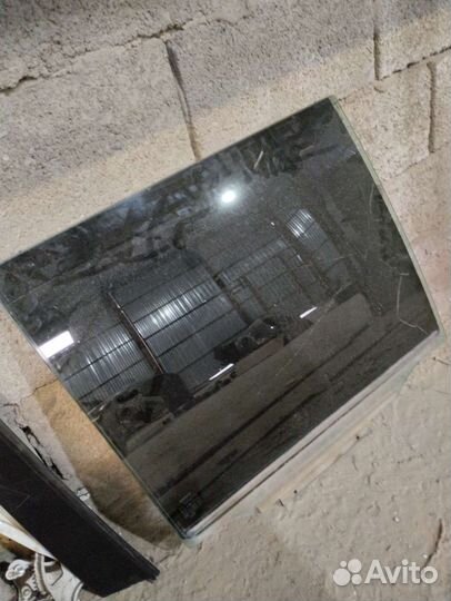 Стекло двери Toyota Land Cruiser 200 заднее прав