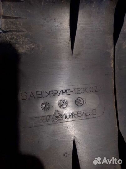 Накладка центральной стойки Skoda Octavia tuor A4