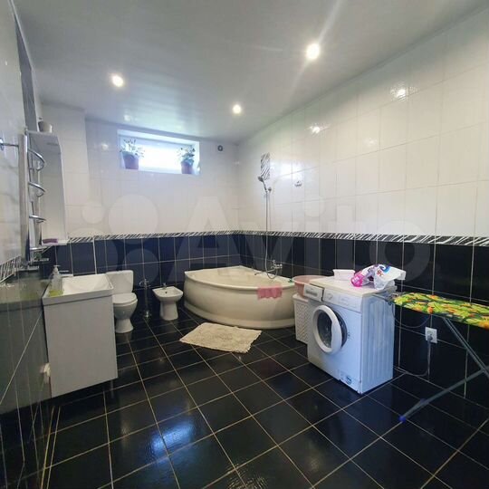 Дом 196 м² на участке 14 сот.