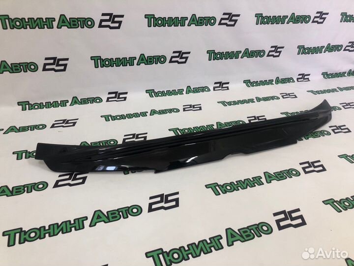 Спойлер под стекло на Lexus LX570/450d