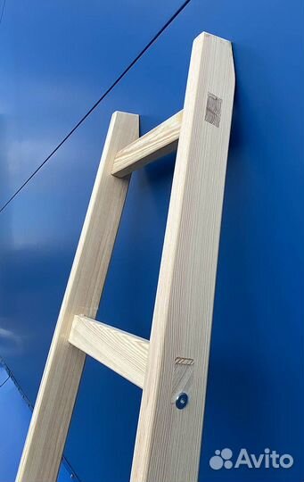 Приставная деревянная лестница SevenBerg Пирамида с расширенным основанием 11 ступеней