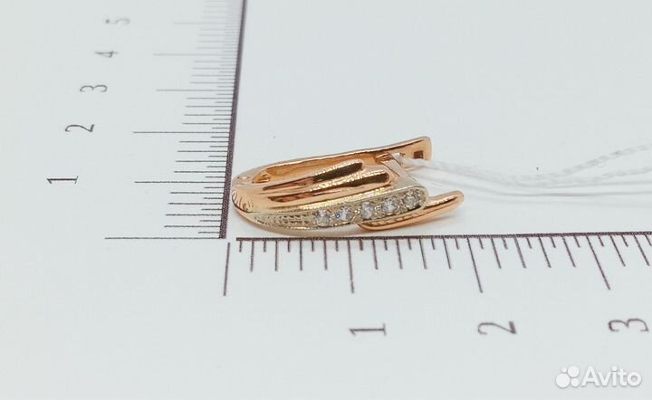 Серьги с синтетическим камнем Золото