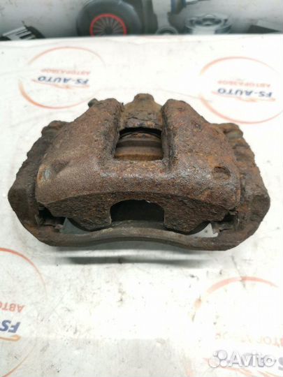 Суппорт тормозной передний правый Honda Cr-V 2.0