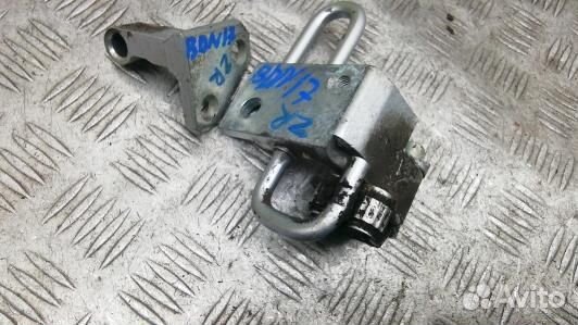 Петля передняя правая volkswagen passat B6 (BDN17F