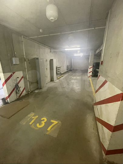 Машиноместо, > 30 м²