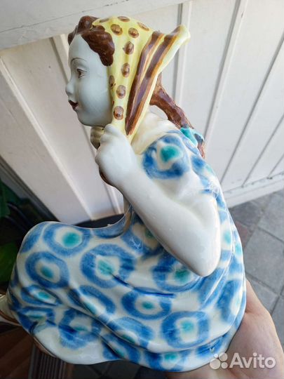 Фарфор СССР зик статуэтка девочка в жёлтом