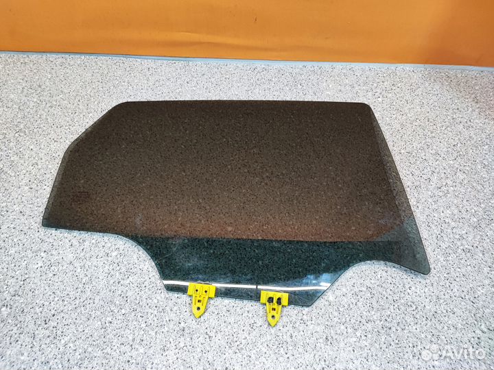 Стекло задней двери Nissan Qashqai J10