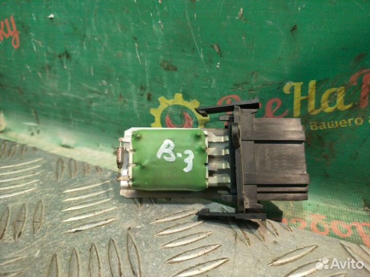 Резистор печки Volkswagen Passat B3 универсал 1.8