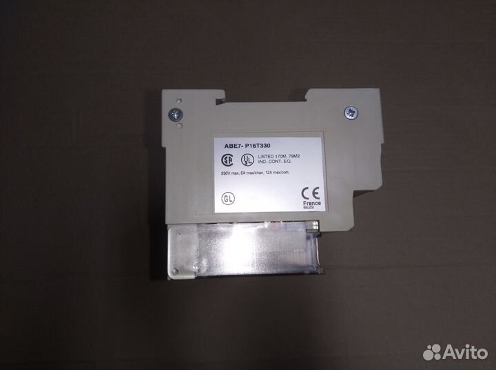 Schneider Electric ABE7P16T330 база с 16 съем реле