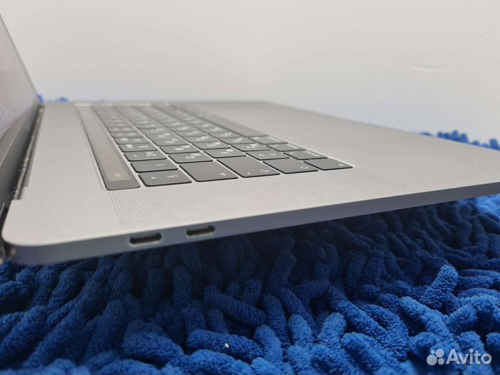 Apple MacBook Pro 15 2018 i7 16Gb 512Gb 560X 4Gb