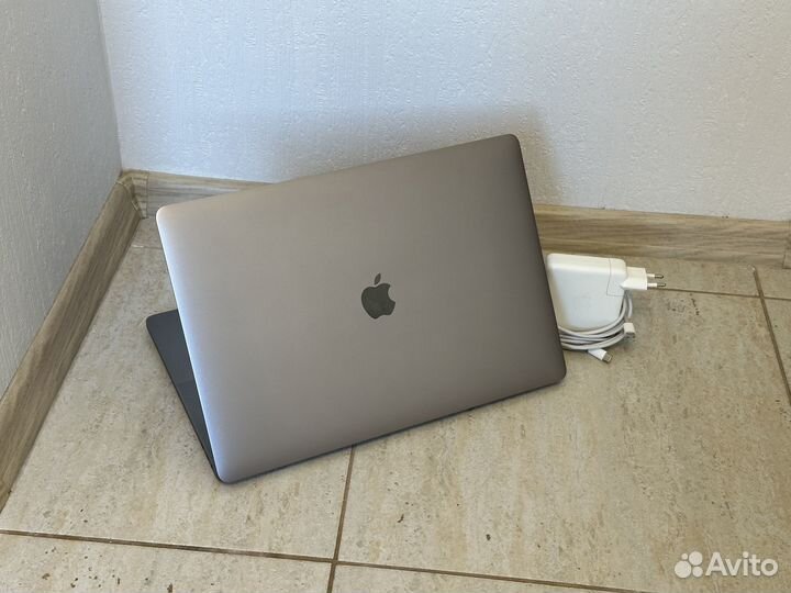 Apple MacBook Pro 15 2017 16/256 Radeon Pro555