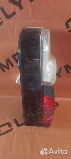 Стоп-сигнал правый Toyota Hiace KZH106 1KZ-TE