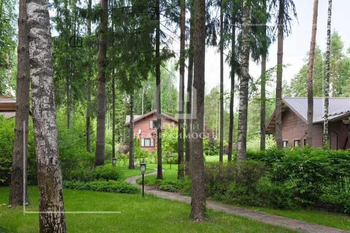 Дом 239 м² на участке 33,5 сот.