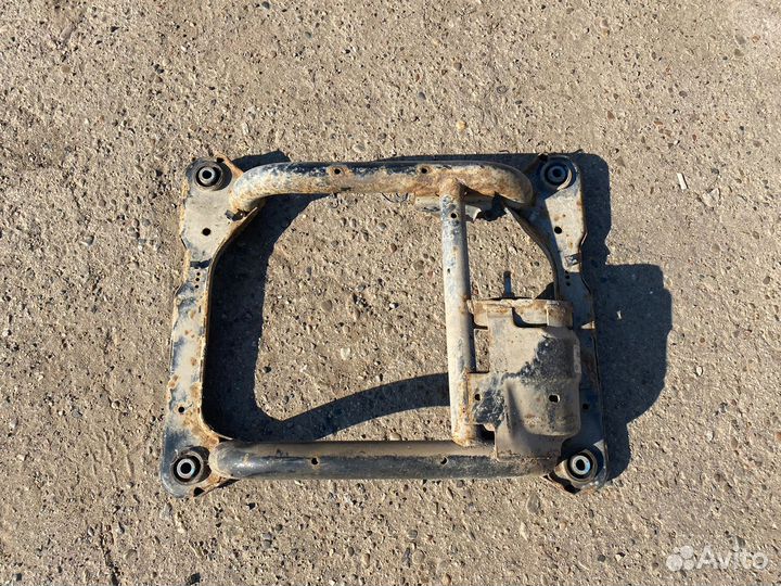 Подрамник АКПП Range Rover L322 5.0