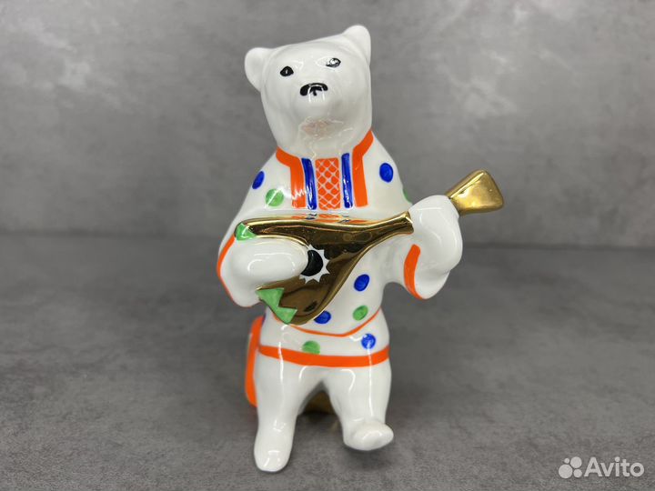 Фарфоровые статуэтка 