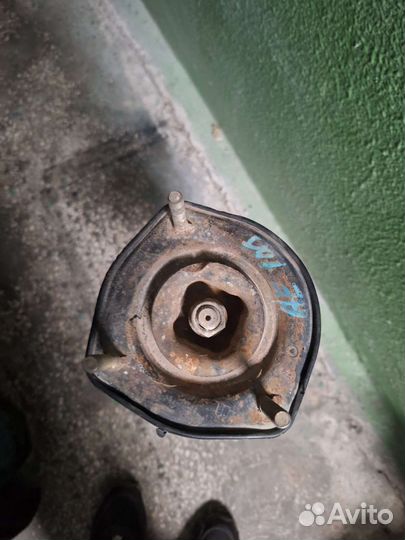 Продам стойку амортизатора в сборе