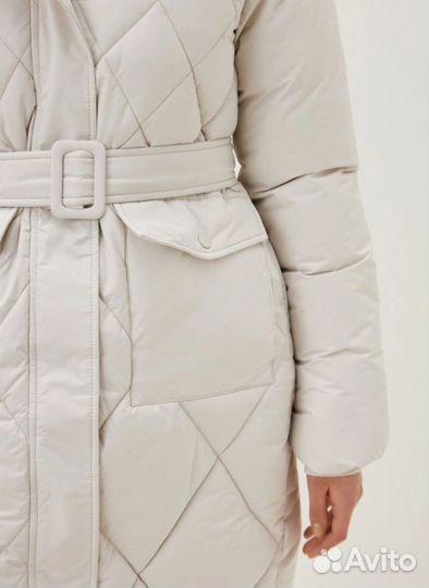 Светлый тёплый пуховик