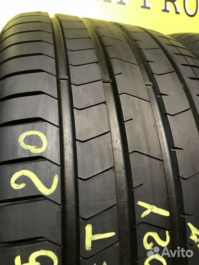 Pirelli P Zero PZ4 275/35 R20 и 245/40 R20 102Y