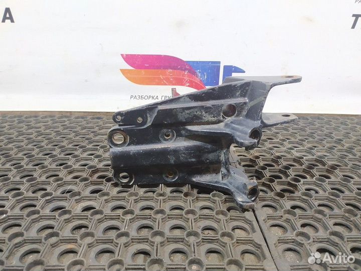 81417200147 Кронштейн торсиона кабины левый