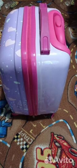 Детский чемодан на колесиках