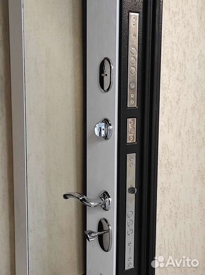 Входная дверь 10см с зеркалом