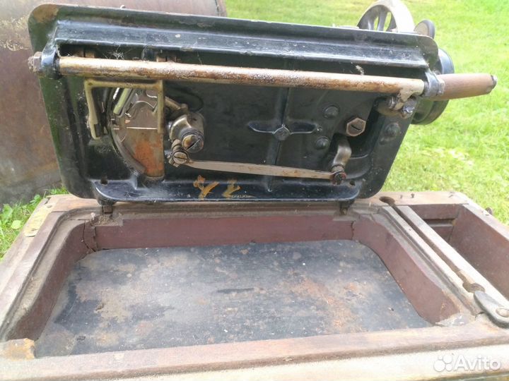 Швейная машина Singer