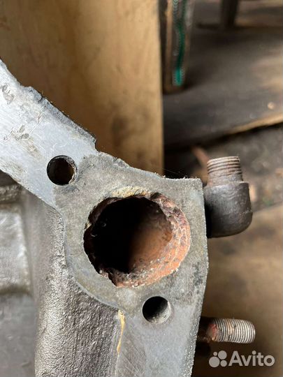 Передняя крышка ямз-236