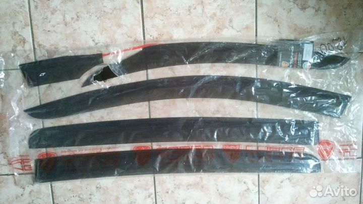 Наклодные дифлекторы на окна автомобиля Сандеро 2