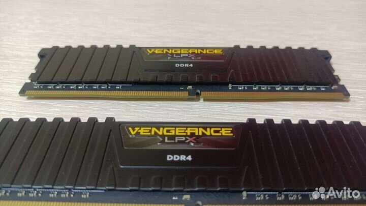 Оперативная память Corsair ddr4 16gb (2х8)