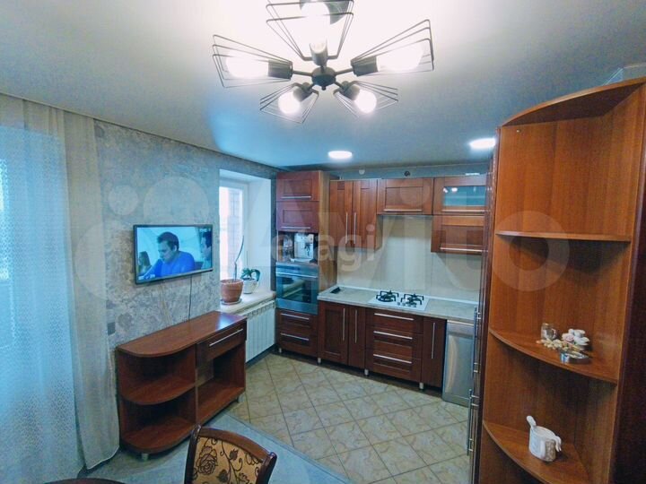 3-к. квартира, 100 м², 9/11 эт.