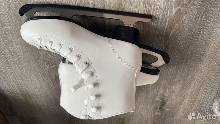 Коньки женские 37/38