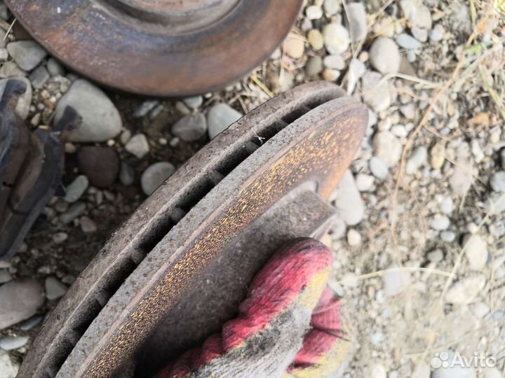 Передние тормозные диски с колодками Ford Fusion