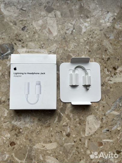 Адаптер Lightning to Headphone Jack Adapter