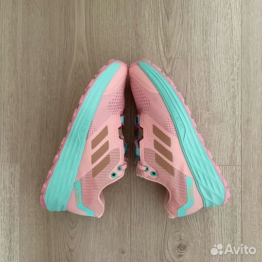 Кроссовки adidas