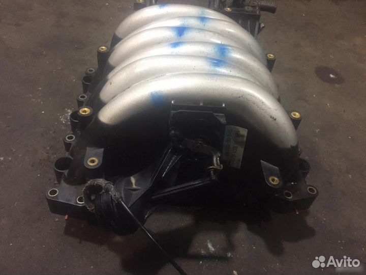 Коллектор Впускной audi A6 C5 2.4л.ARJ