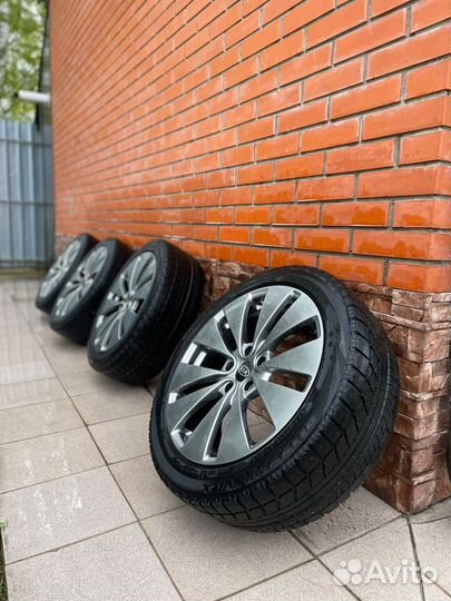 Bridgestone Blizzak VRX 235/45 R18