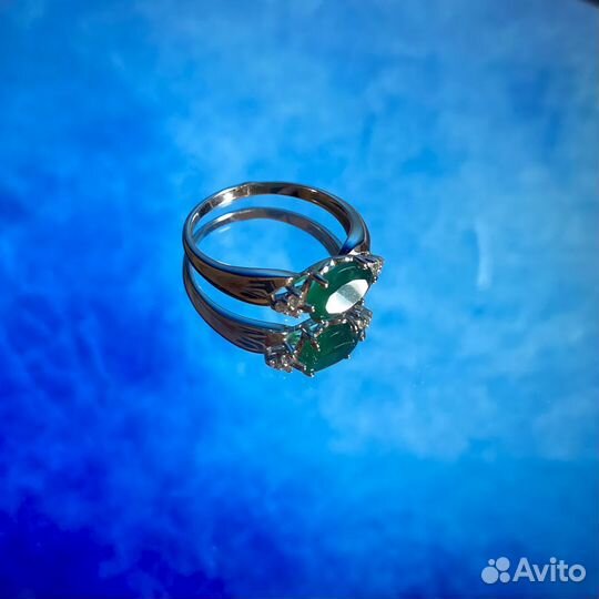 Серебряное кольцо с фианитами и агатом